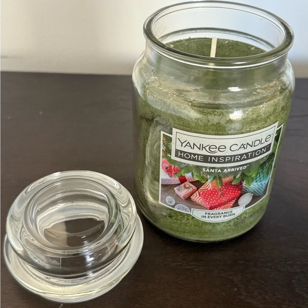NWT Yankee Candle Home Inspiration Santa's Arrived 19 oz Large